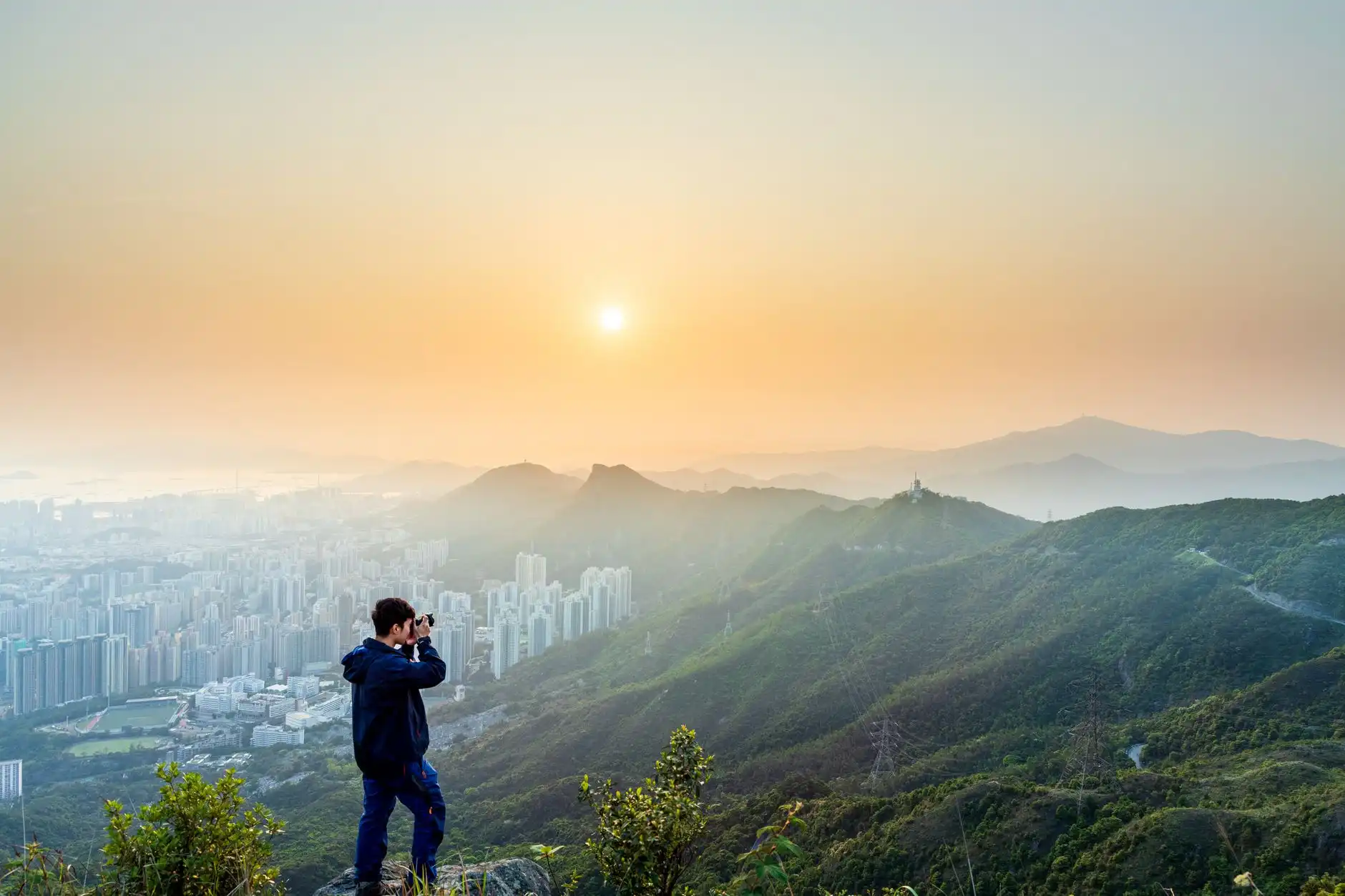 2024年物流配送行业新规对新疆区域运输方案的影响解读封面图