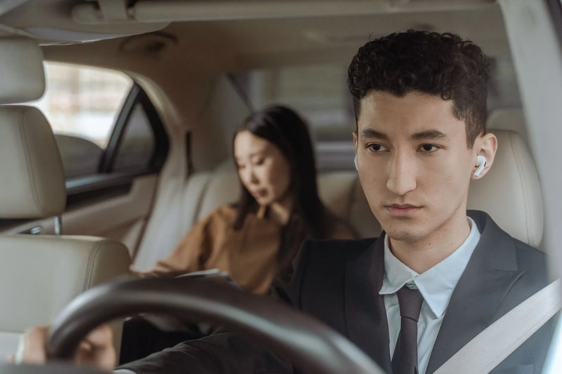新疆货物运输企业如何选择仓储服务与配送方案——行业实践解析