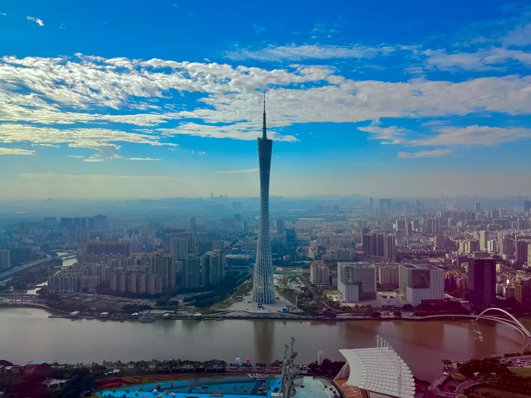 新疆一滕世纪物流货物运输方案设计：多式联运与时效优化实践